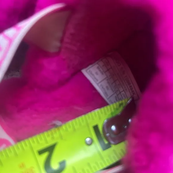 UGG Fluff Yeah big kid's pink slide sandal logo strap size 5 Eur 37