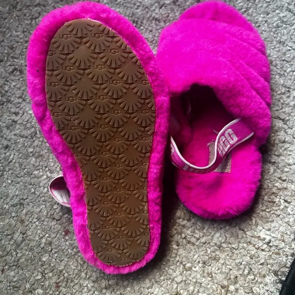 UGG Fluff Yeah big kid's pink slide sandal logo strap size 5 Eur 37