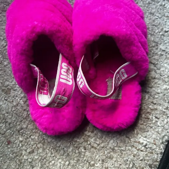 UGG Fluff Yeah big kid's pink slide sandal logo strap size 5 Eur 37